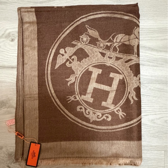 Scarf Hermes ,new with tag ‼️ - Picture 2 of 6